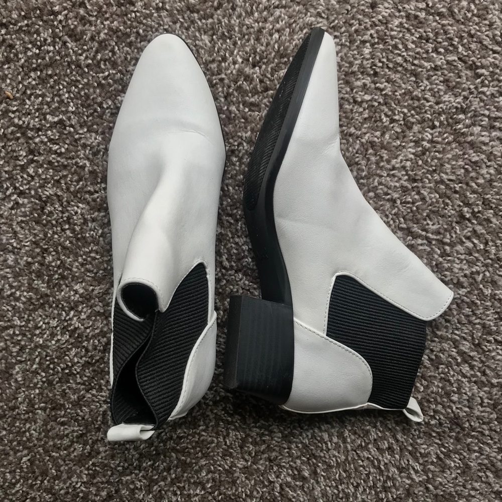 Qupid Chelsea boots. Pointed Toe Ankle Booties